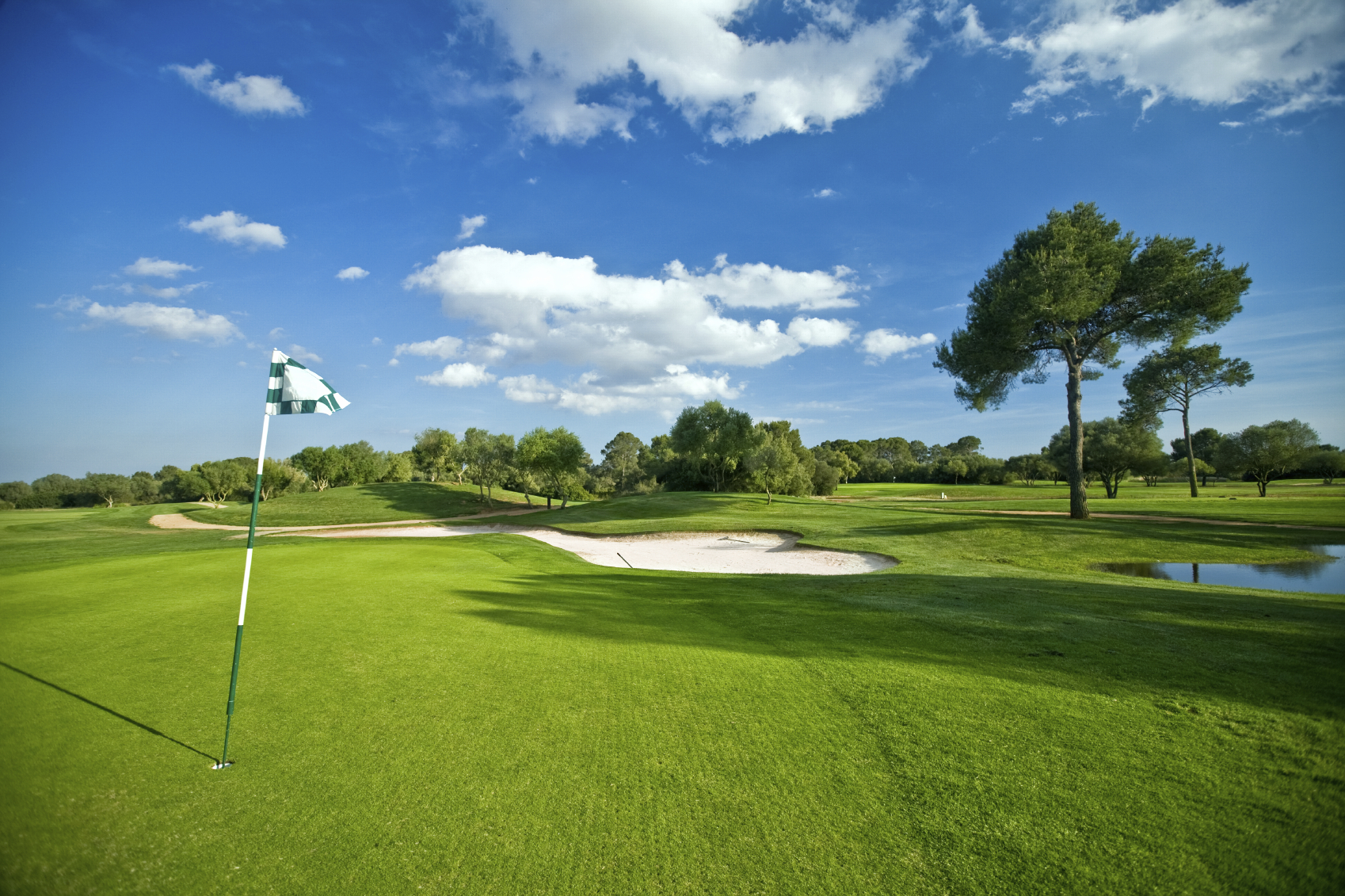 Golfplatz bei herrlichem Wetter